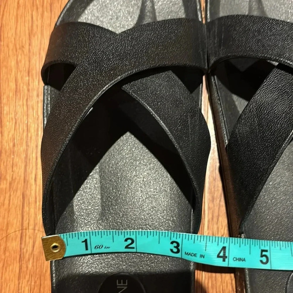 Ardene cross strap slides Sz 10 - Picture 8 of 15